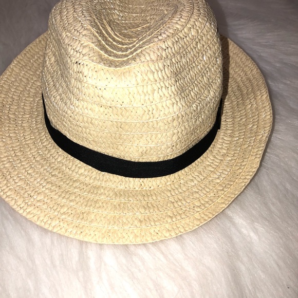 Straw lightweight fedora hat with black band - Picture 2 of 5